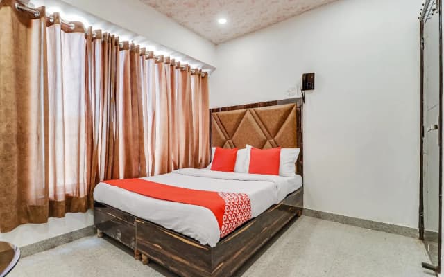OYO 79906 Hotel Sun View