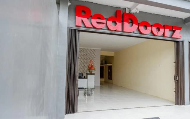 Reddoorz Syariah near Solo Square Mall