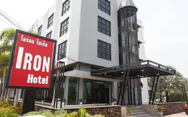 Iron Resort&Hotel