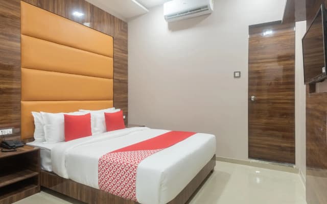 OYO 30693 Hotel Blue Executive