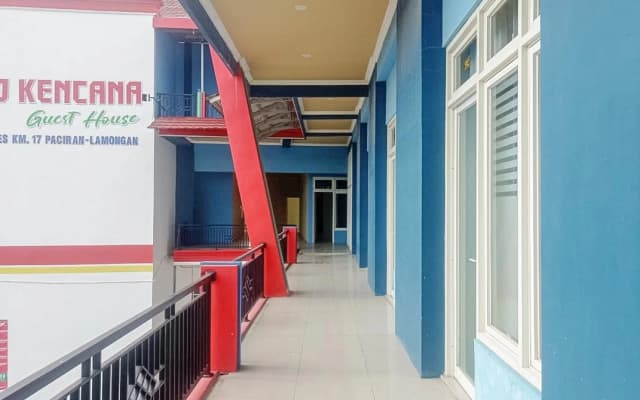 Grand Kencana Guesthouse near Wisata Bahari Lamongan