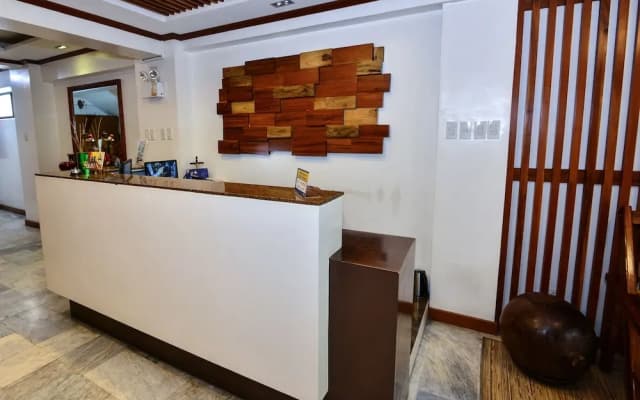 ZEN Rooms Abozza Station 2