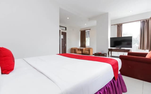 Hotel Emia by RedDoorz