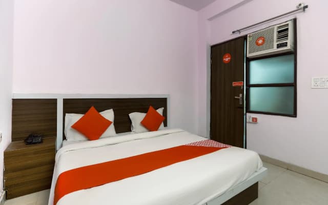 OYO 70642 Noida Villa