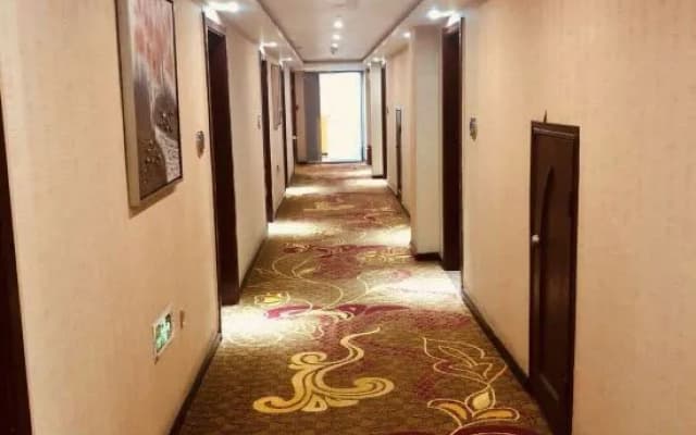 Xining Julong Business Hotel (Xining Railway Station Provincial Hospital)