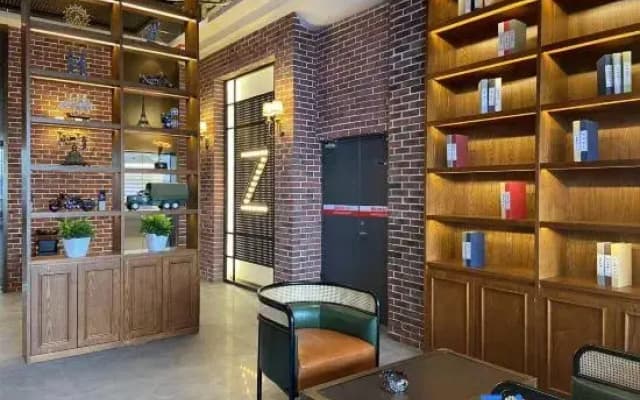 Zhuoyue Hotel (Tacheng Zhuoyue Parkson Shopping Park)