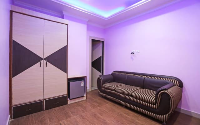 Capital O 4962 Hotel Meridian Palace