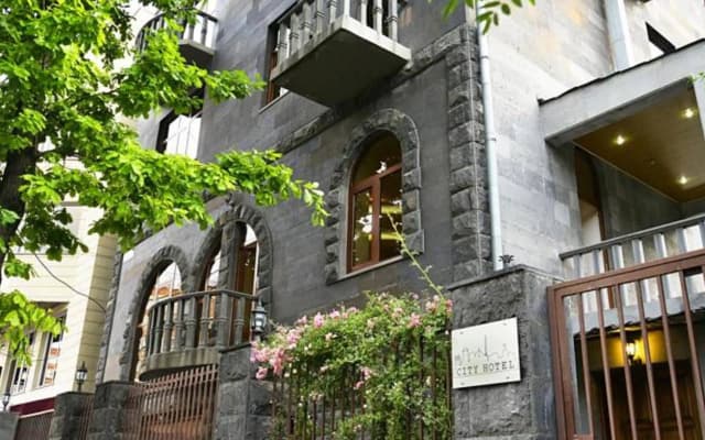 Сити Отель (City Hotel)