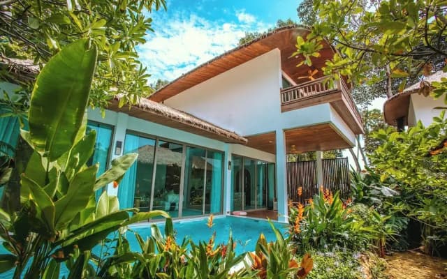 Luxtalay Khanom Hotel