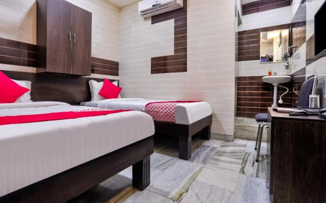 OYO Flagship 36726 Chellam Residency