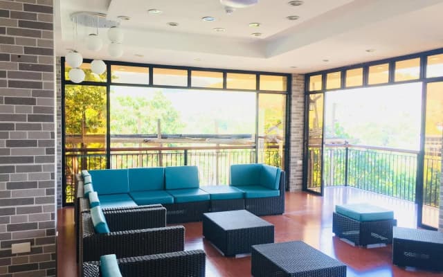 Skylodge Resort