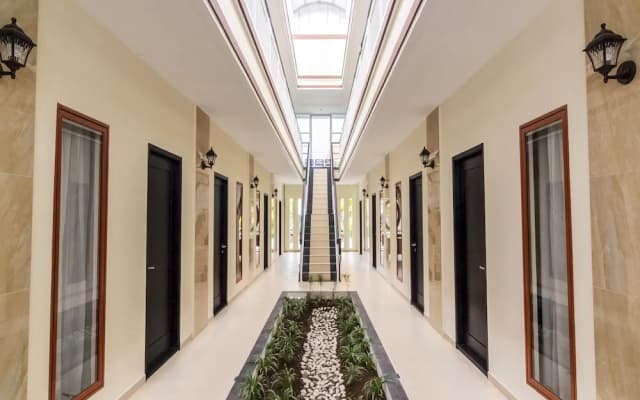 OYO Life 2735 Graha Nirwana