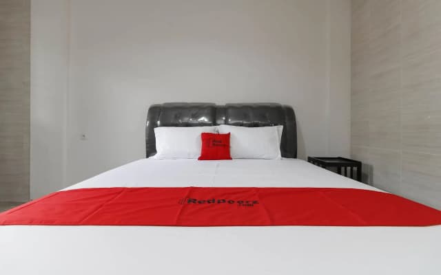 Royal Home Guesthouse by RedDoorz