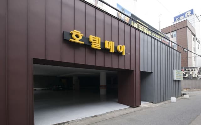 Gunsan Hotel May