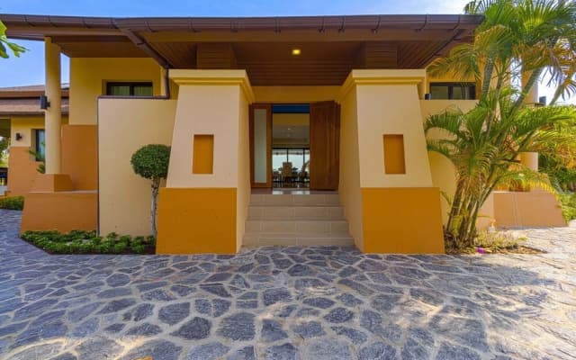 Luxury 5 Bedroom Villa nr to Beach - SRS