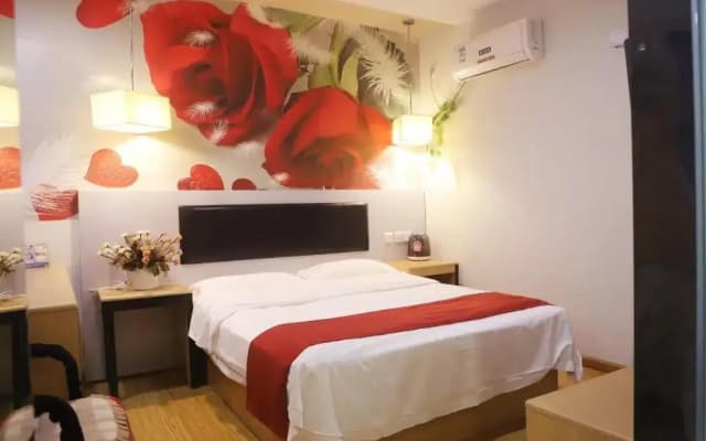 Shankee Chain Hotel (Luzhou High-speed Railway Station Southwest Trade City)