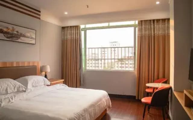 Xinfeng Silver Crystal Hotel