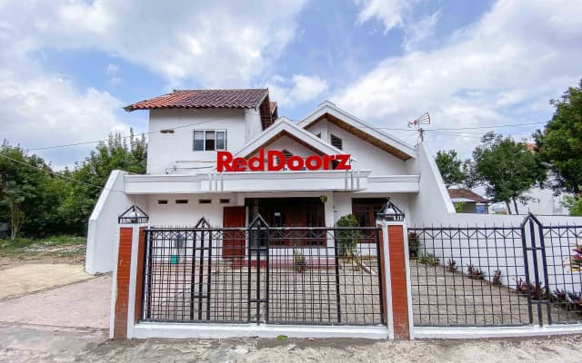 RedDoorz near Eco Green Park Batu