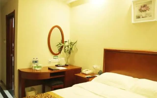 GreenTree Inn Anhui Fuyang Yingzhou district Positive base capital Business Hotel