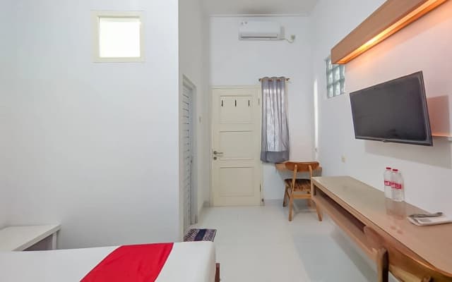 RedDoorz near Universitas Jenderal Soedirman 4