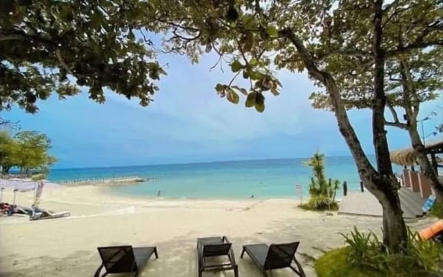 Mactan Newtown 1-Bedroom W/ Balcony & Pool Access