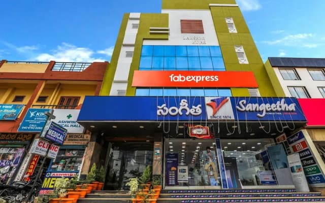 Super Collection O Sharath City Mall Formerly Delight Inn Gachibowli