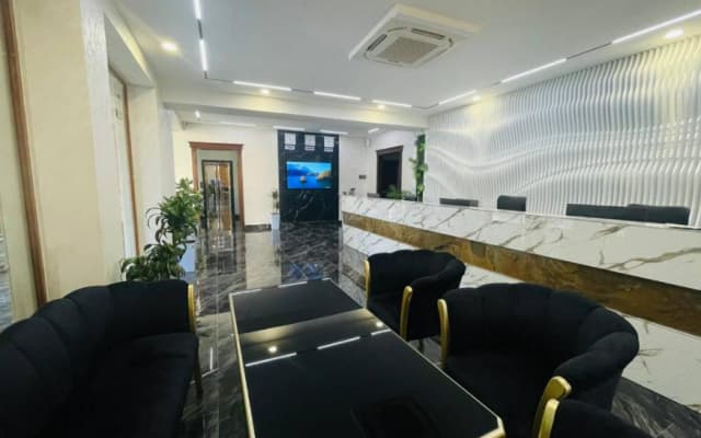 Oqshom Plaza