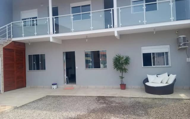 Casa nova com piscina próxima a praia e menos de 3km do centro de Ubatuba