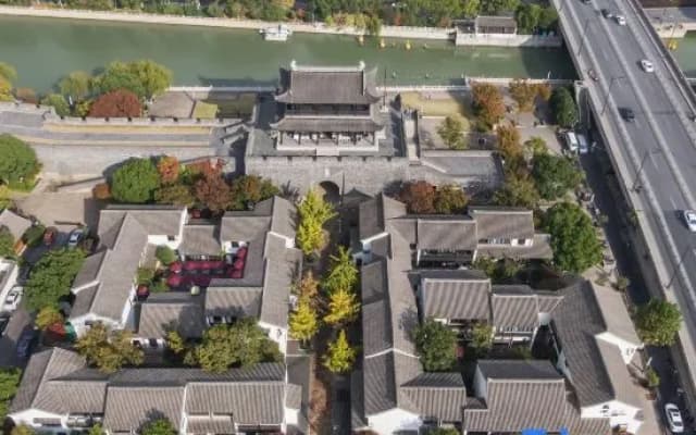 Loulan Courtyard Homestay (Suzhou Pingjiang Road Humble Administrator's Garden)