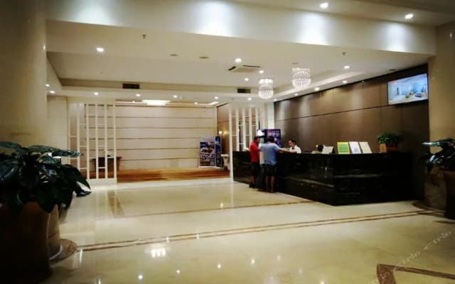 Bafang Junyue Hotel (Zhanjiang Yingzhan Square)