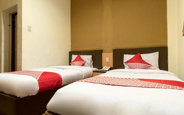 OYO 996 Hotel Transit