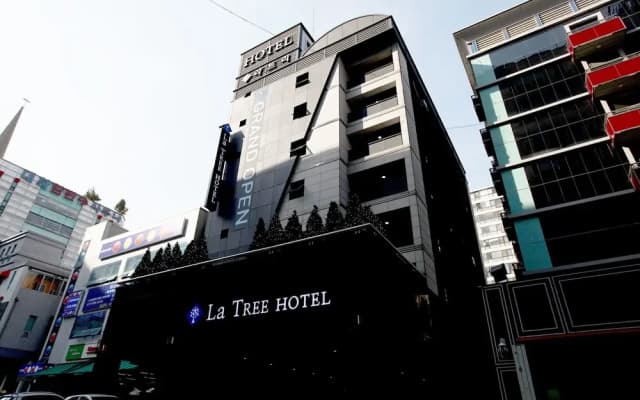 La Tree Hotel