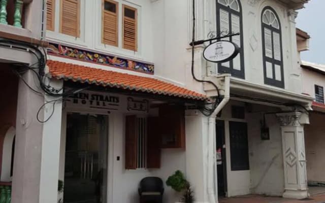 Heeren Straits Hotel