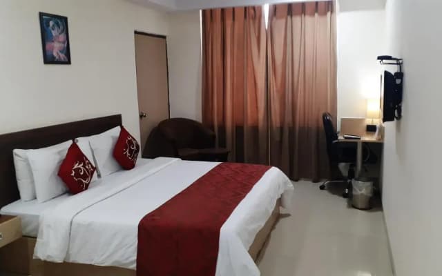Hyphen Grand Hotel