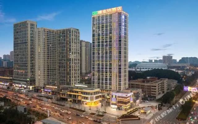 Vienna Hotel (Guiyang Olympic Sports Center China Resources Wanxianghui Branch)