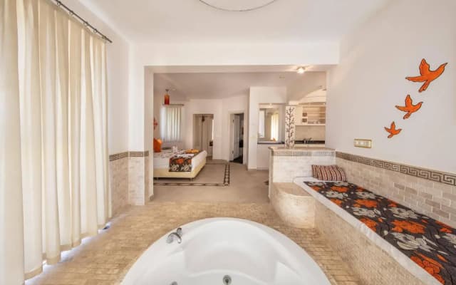 Golden Life Heights Deluxe Suite Hotel - Adults Only