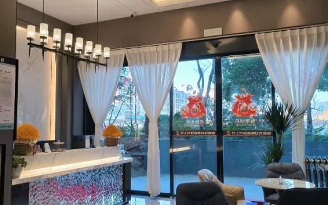 Zhaotong Yunshangyun Light Luxury Hotel (Fada Plaza)