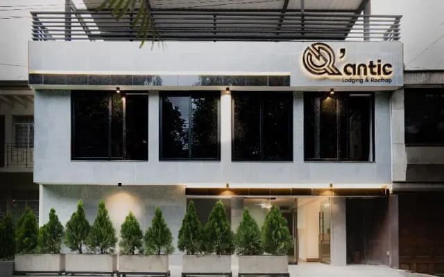 Qantic Lodging & Rooftop