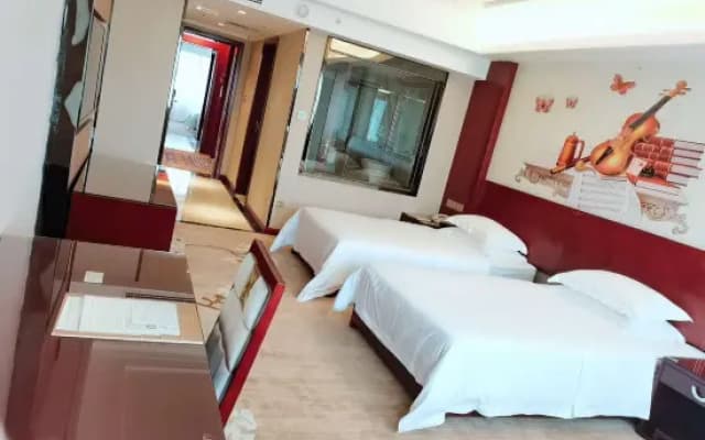 Vienna Classic Hotel (Huangshi Baiguanlou Store)