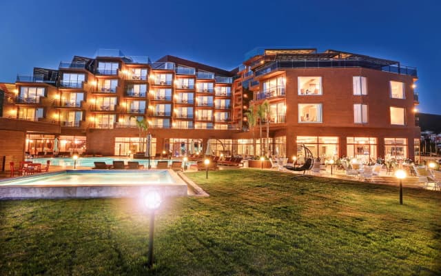Qlusive Hotel