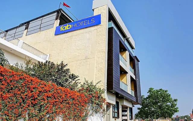 FabHotel Saumendra