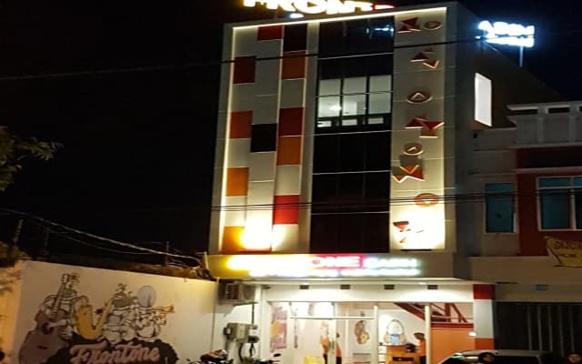Front One Budget Hotel Tirtonadi Solo