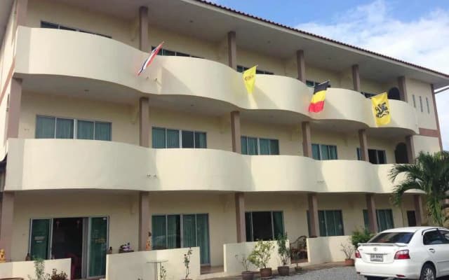 RoomQuest One Bangsaray