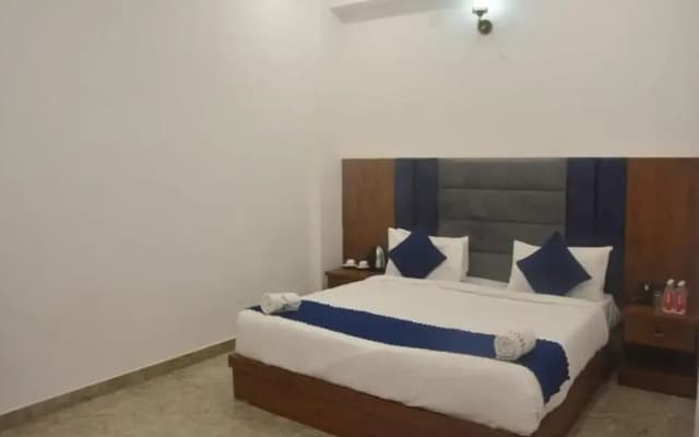 Hotel Palm tree Near Taj Mahal Agra