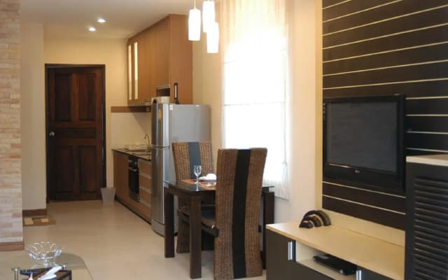 Whispering Palms Suite