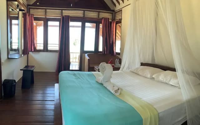 Arys lagoon bungalow & hotel