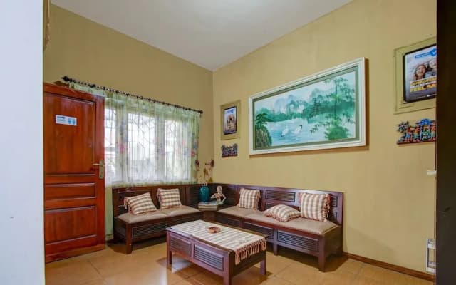 Melati House Syariah by OYO Rooms