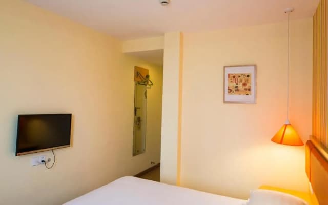 Home Inn Zhuhai Gongbei Entry Port