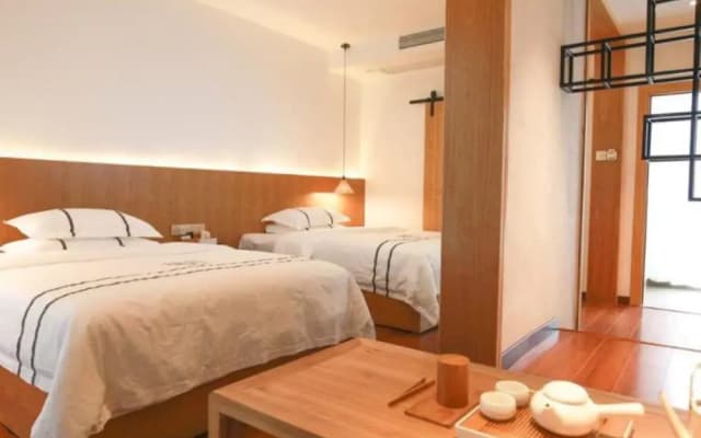 Yinlu Bedroom Fenghuang Hongqiao Shop