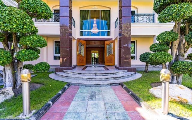 Luxury 6 Bed Mansion - CAS